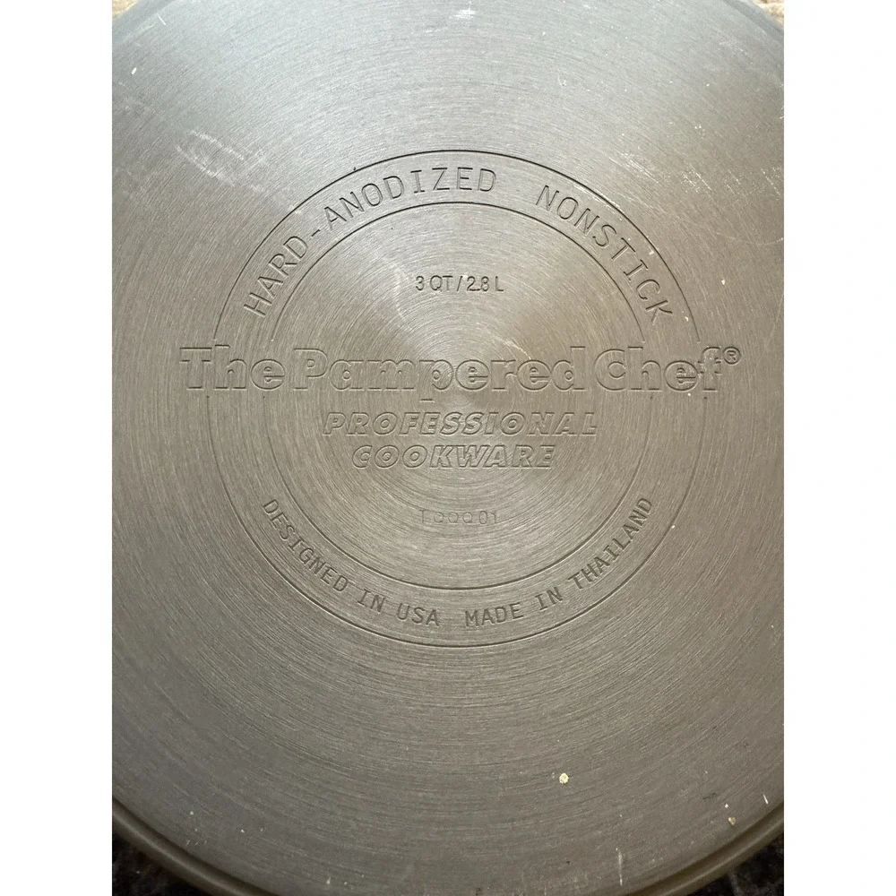 NEW Pampered Chef 3qt Professional Cookware Non-stick Sauce Pan Pot Retired